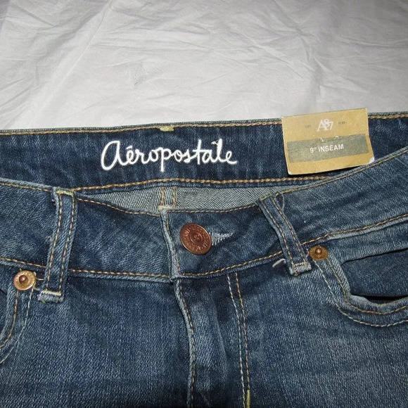 NWT AEROPOSTALE Bermuda Medium Wash Shorts Size 4 - Picture 3 of 4